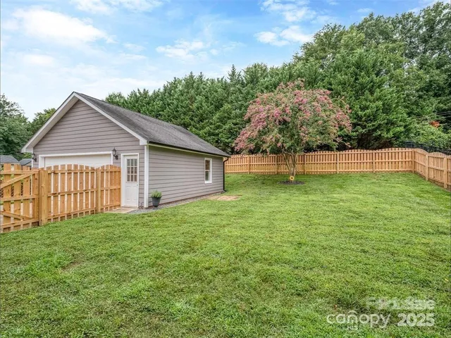$3,100 | 8715 Parkchester Drive, Charlotte, NC 28277