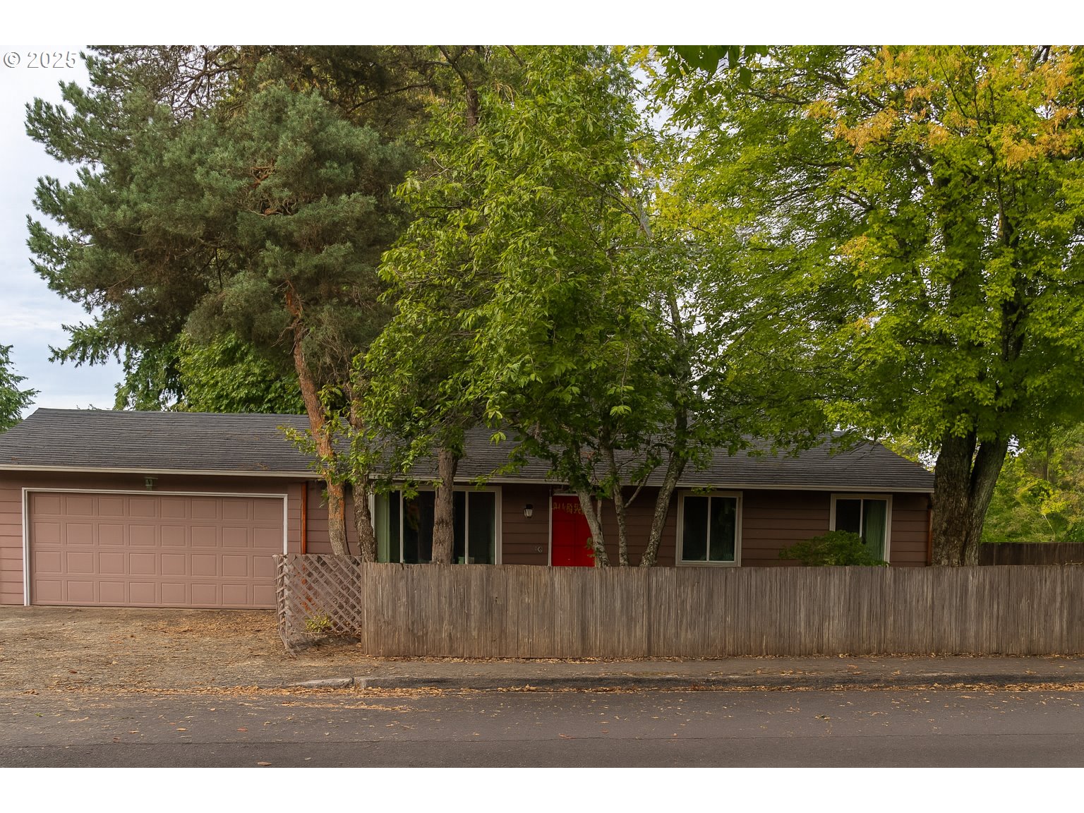 a view of house with backyard