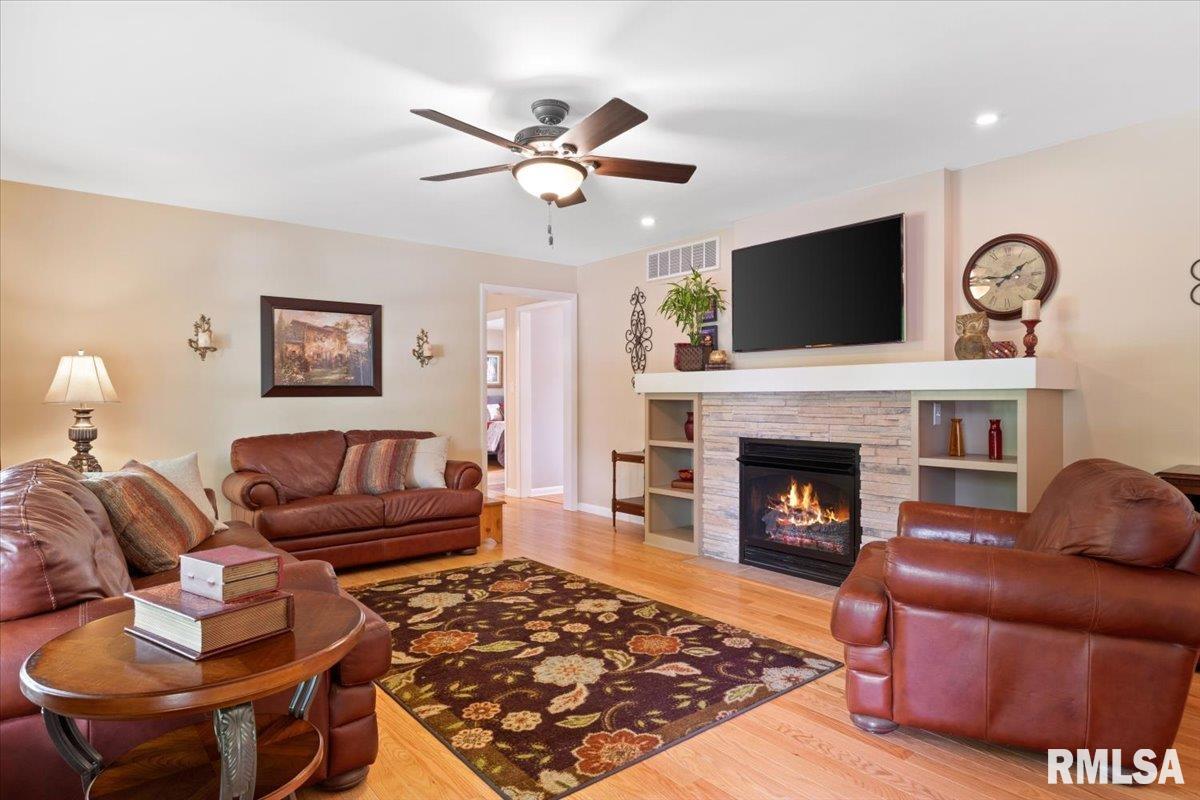 2003 Clubview Drive Springfield, IL 62704 - Photo 3 of 27