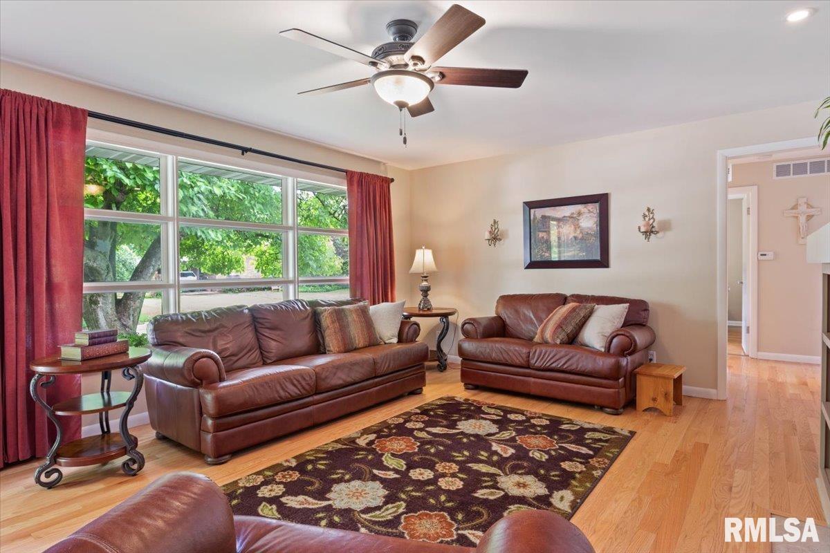 2003 Clubview Drive Springfield, IL 62704 - Photo 4 of 27
