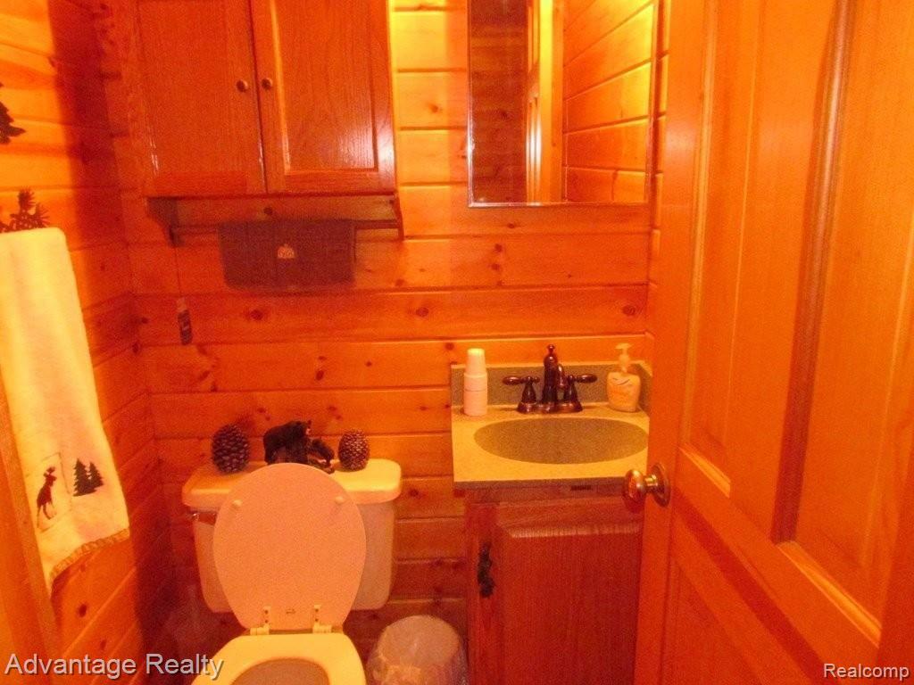 66538 Haven Ridge Road New Haven, MI 48050 - Photo 7 of 21 powder room.JPG
