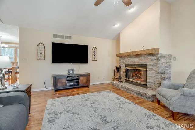 $425,000 | 9056 Renken Road, Staunton, IL 62088