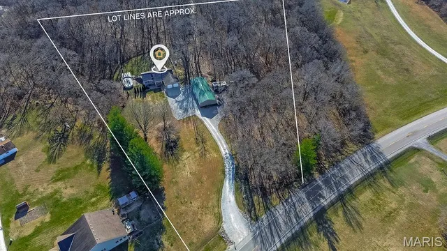 $425,000 | 9056 Renken Road, Staunton, IL 62088