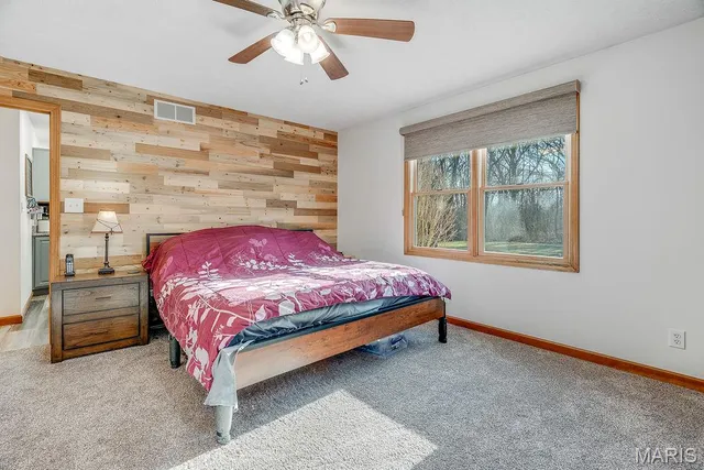 $425,000 | 9056 Renken Road, Staunton, IL 62088