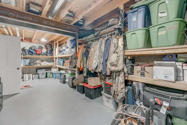 $425,000 | 9056 Renken Road, Staunton, IL 62088