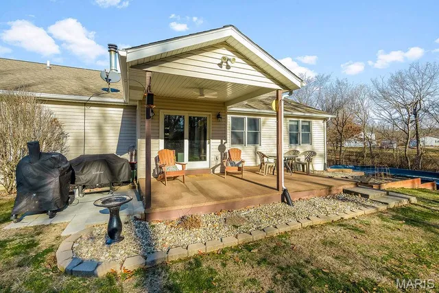 $425,000 | 9056 Renken Road, Staunton, IL 62088