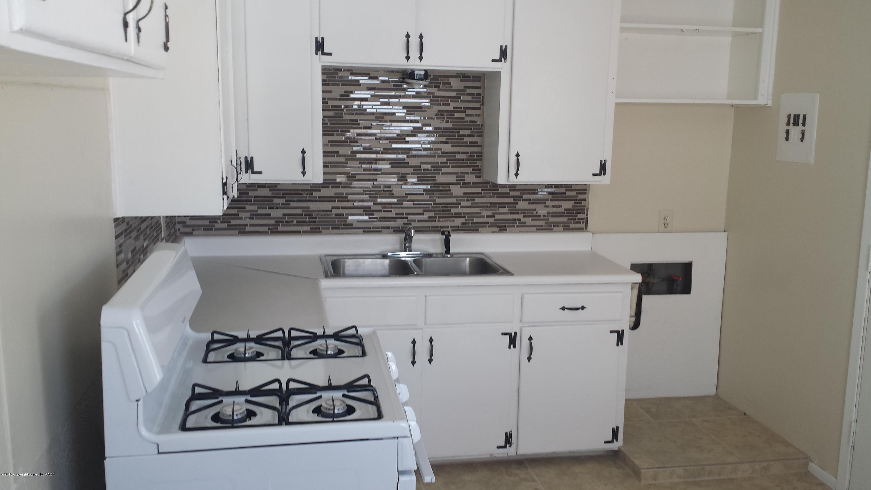 4404 South Hughes Street Amarillo, TX 79110 - Photo 13 of 15 Kitchen