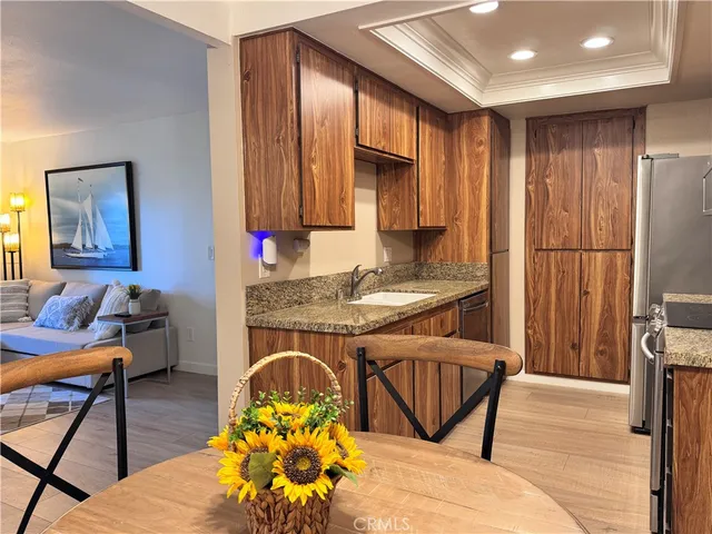 a view of an entryway with a workspace