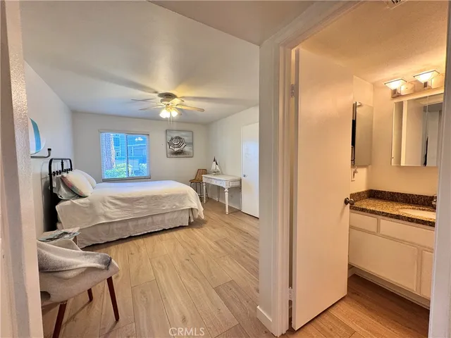 a view of an entryway with a workspace