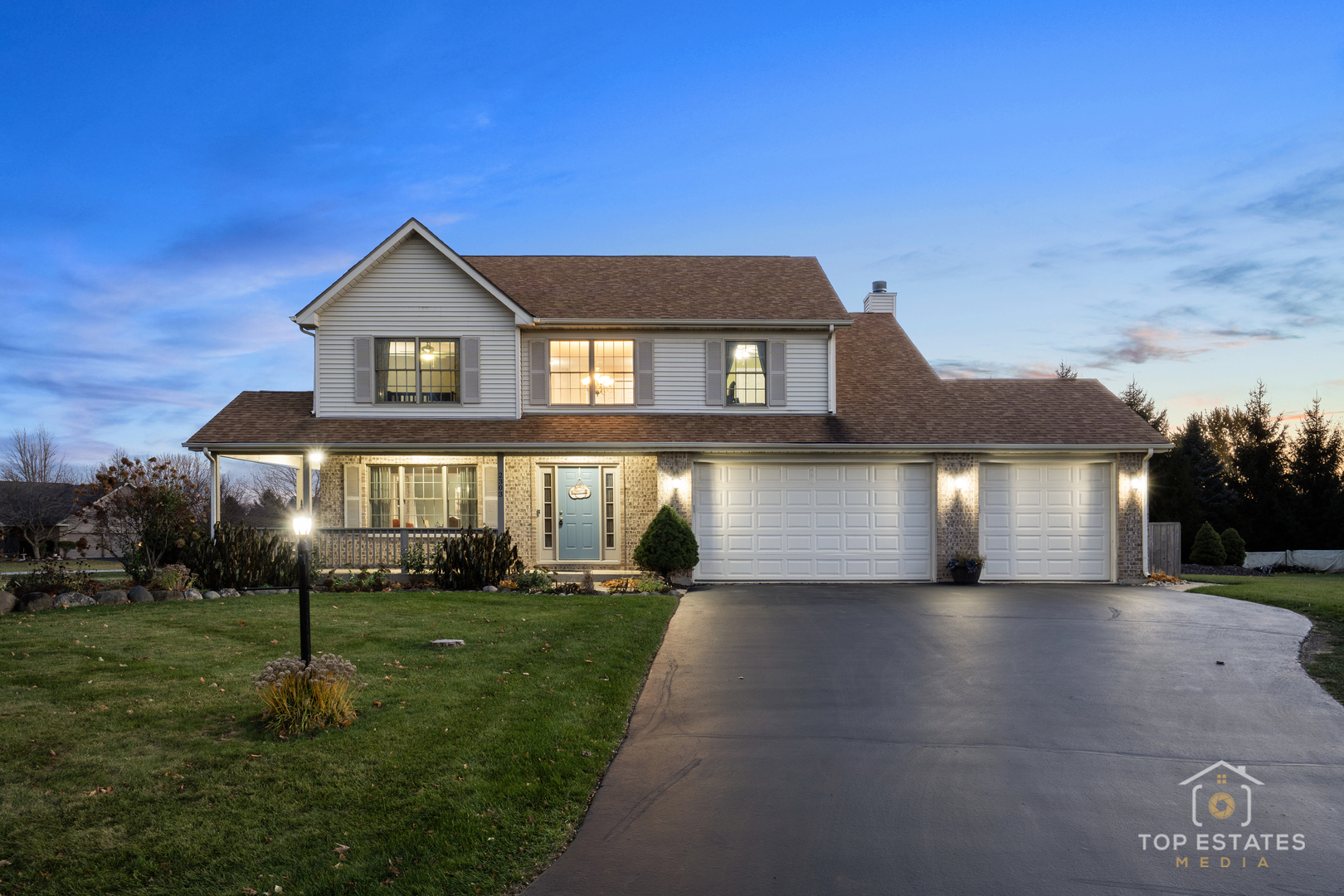 2303 Fox Bluff Lane Spring Grove, IL 60081 - Photo 39 of 39 a view of a house with a yard