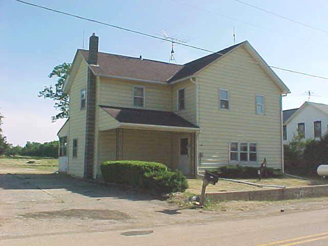 2731 West Florence Road Freeport, IL 61032 - Photo 1 of 6 a front view of a house with a yard and garage