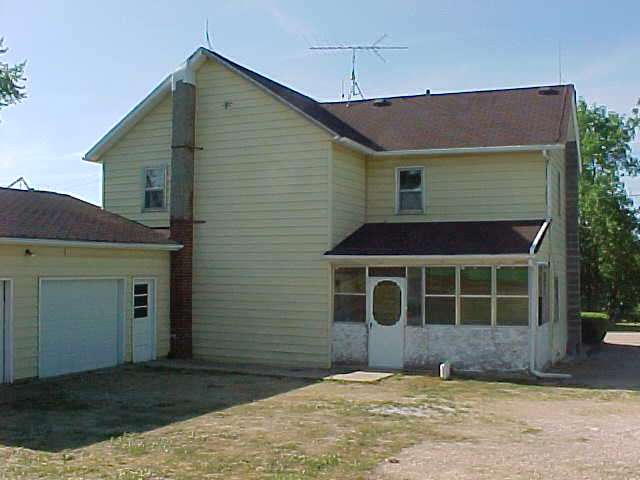 2731 West Florence Road Freeport, IL 61032 - Photo 2 of 6 a front view of a house