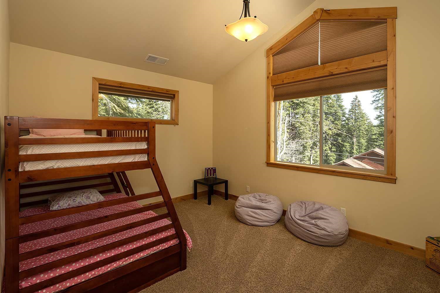 11812 Chamonix Road Truckee, CA 96161 - Photo 10 of 21 Gallery Image 10