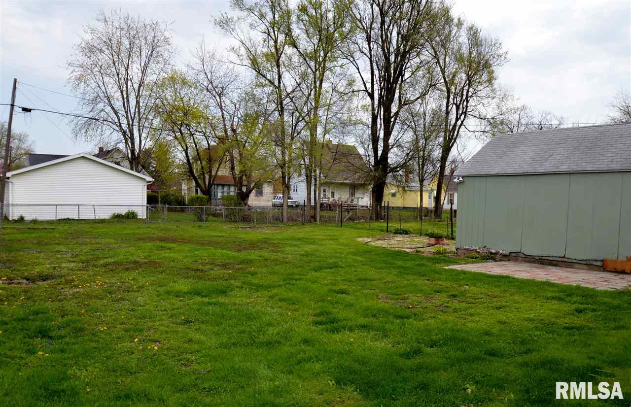 617 Anderson Place Canton, IL 61520 - Photo 3 of 11 Gallery Image 3