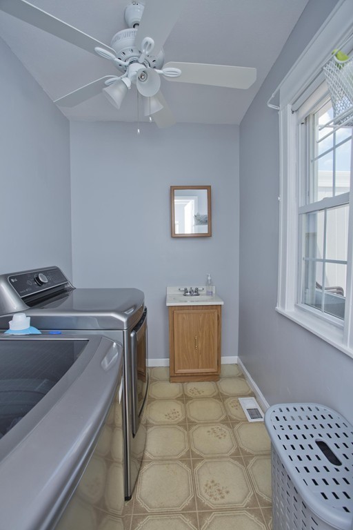 365 Nottingham Street Springfield, MA 01104 - Photo 5 of 25
