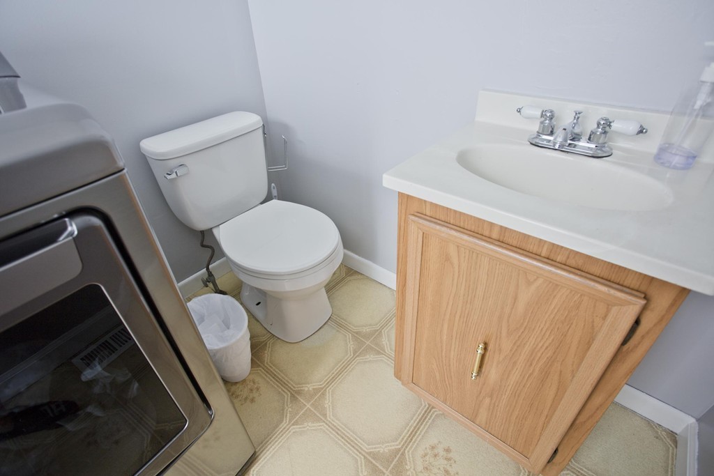 365 Nottingham Street Springfield, MA 01104 - Photo 6 of 25