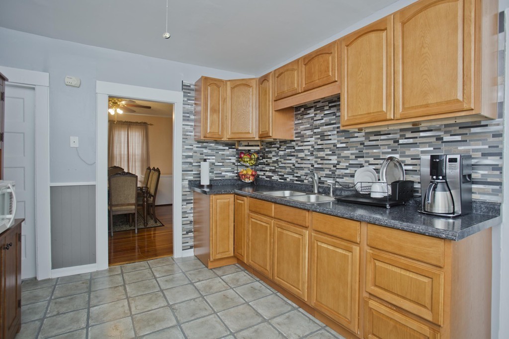 365 Nottingham Street Springfield, MA 01104 - Photo 7 of 25