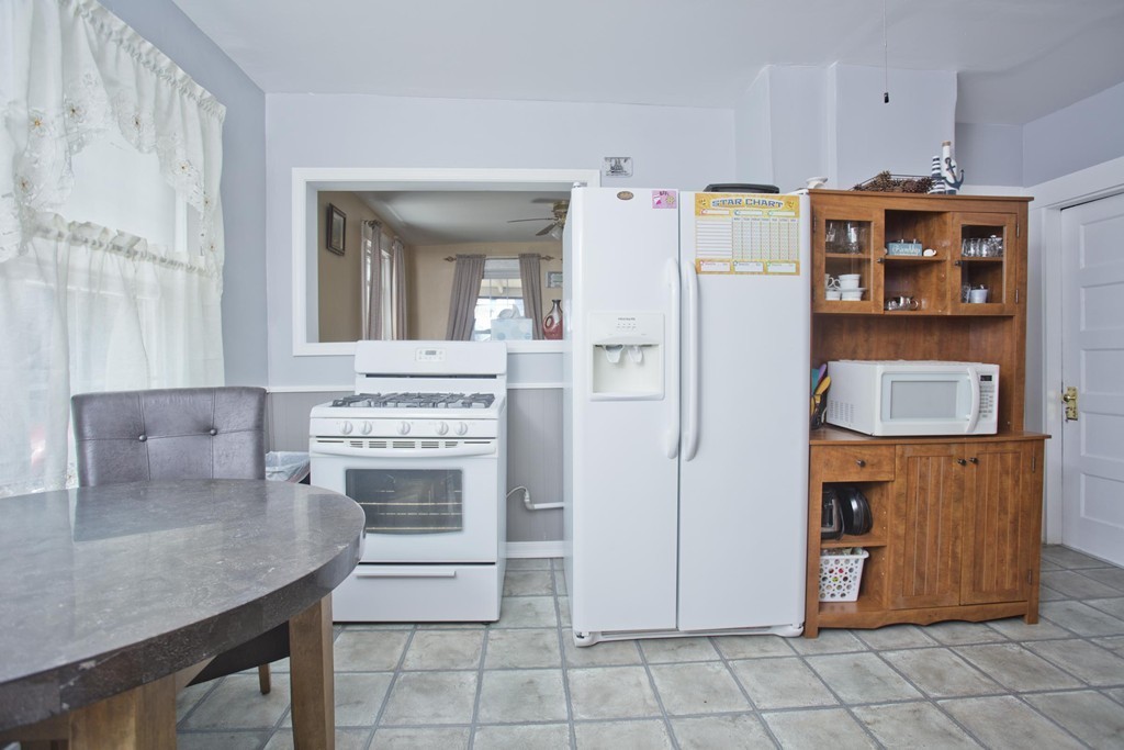 365 Nottingham Street Springfield, MA 01104 - Photo 9 of 25