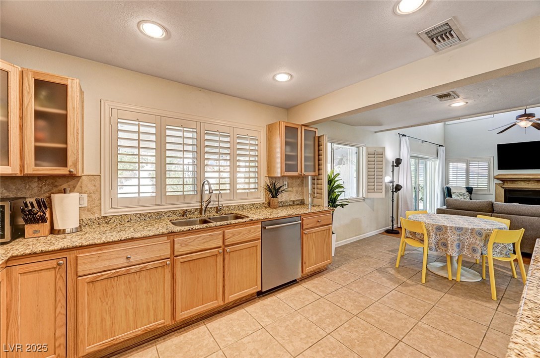 33 Reyburn Drive Henderson, NV 89074 - Photo 12 of 41 Gallery Image 12