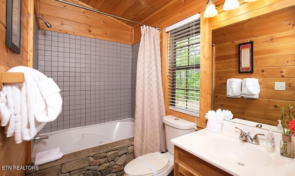 623 Iron Mountain Road Pigeon Forge, TN 37863 - Photo 13 of 45 pigeon-forge-cabin-rocky-top-bathroom-1