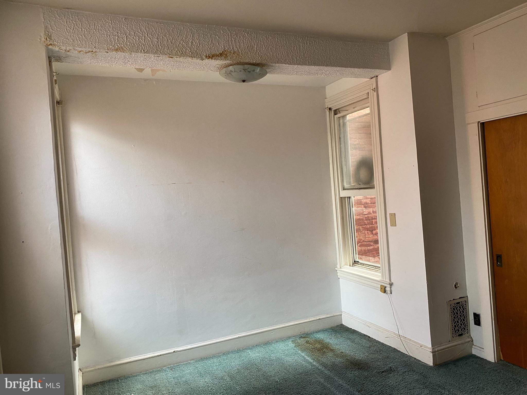 626 North Duke Street Lancaster, PA 17602 - Photo 10 of 28 2ND FLR BR OVERHANG