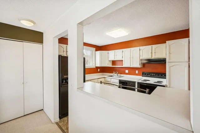 $180,000 | 340 Ford Road, Unit 5, St. Louis Park, MN 55426