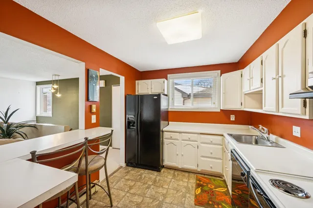 $180,000 | 340 Ford Road, Unit 5, St. Louis Park, MN 55426