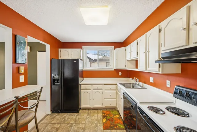 $180,000 | 340 Ford Road, Unit 5, St. Louis Park, MN 55426