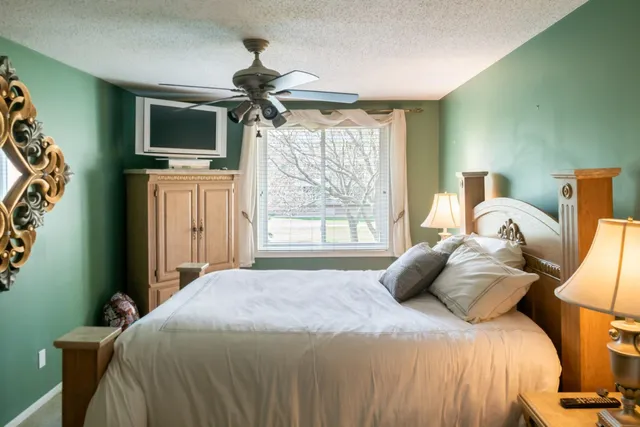 $180,000 | 340 Ford Road, Unit 5, St. Louis Park, MN 55426