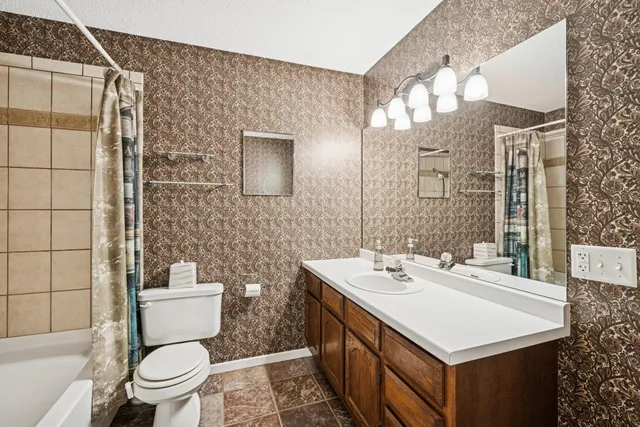 $180,000 | 340 Ford Road, Unit 5, St. Louis Park, MN 55426