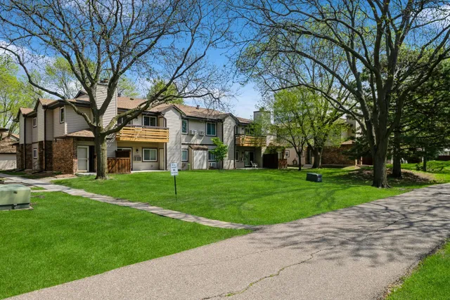 $180,000 | 340 Ford Road, Unit 5, St. Louis Park, MN 55426