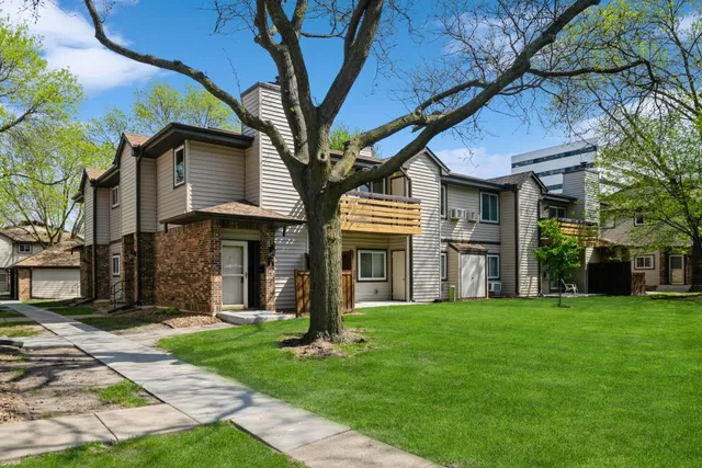 $180,000 | 340 Ford Road, Unit 5, St. Louis Park, MN 55426