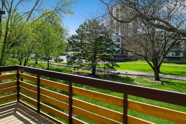 $180,000 | 340 Ford Road, Unit 5, St. Louis Park, MN 55426