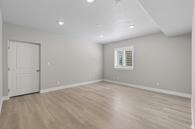 572 South Chamberlain Street Mapleton, UT 84664 - Photo 38 of 56 Open flex space for additional living, gym, possibilities are endless.
