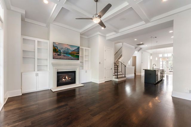 $950,000 | 130 Gateway Park Place, The Woodlands, TX 77380