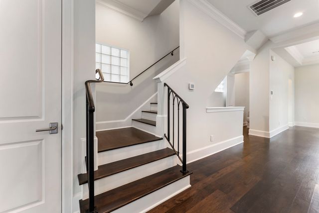 $950,000 | 130 Gateway Park Place, The Woodlands, TX 77380