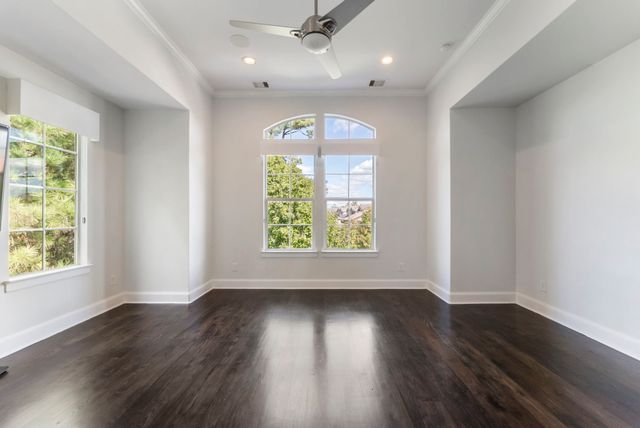 $950,000 | 130 Gateway Park Place, The Woodlands, TX 77380