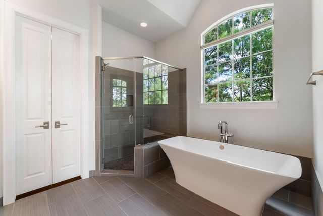 $950,000 | 130 Gateway Park Place, The Woodlands, TX 77380