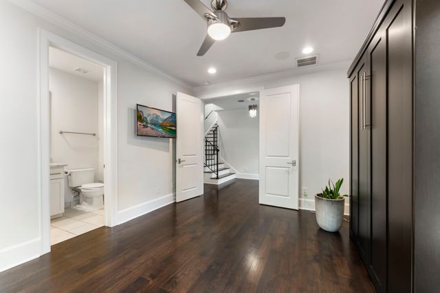 $950,000 | 130 Gateway Park Place, The Woodlands, TX 77380