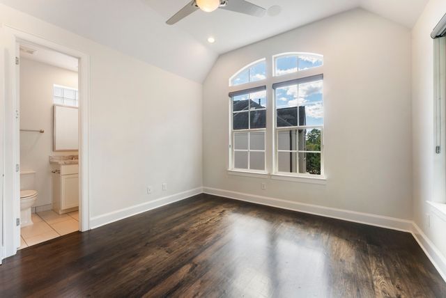 $950,000 | 130 Gateway Park Place, The Woodlands, TX 77380