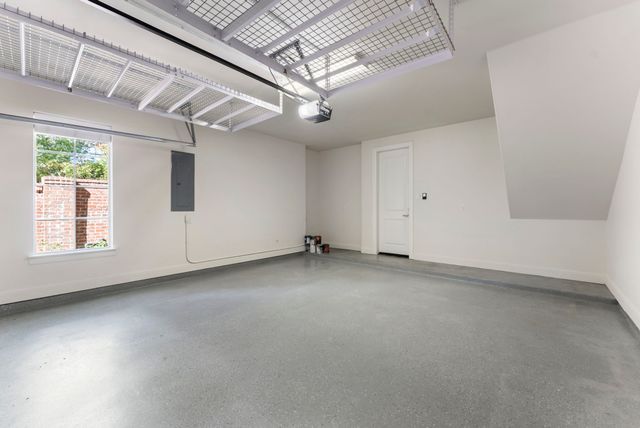 $950,000 | 130 Gateway Park Place, The Woodlands, TX 77380