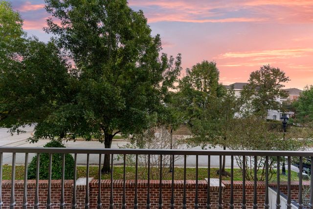 $950,000 | 130 Gateway Park Place, The Woodlands, TX 77380