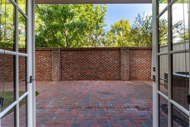 $950,000 | 130 Gateway Park Place, The Woodlands, TX 77380