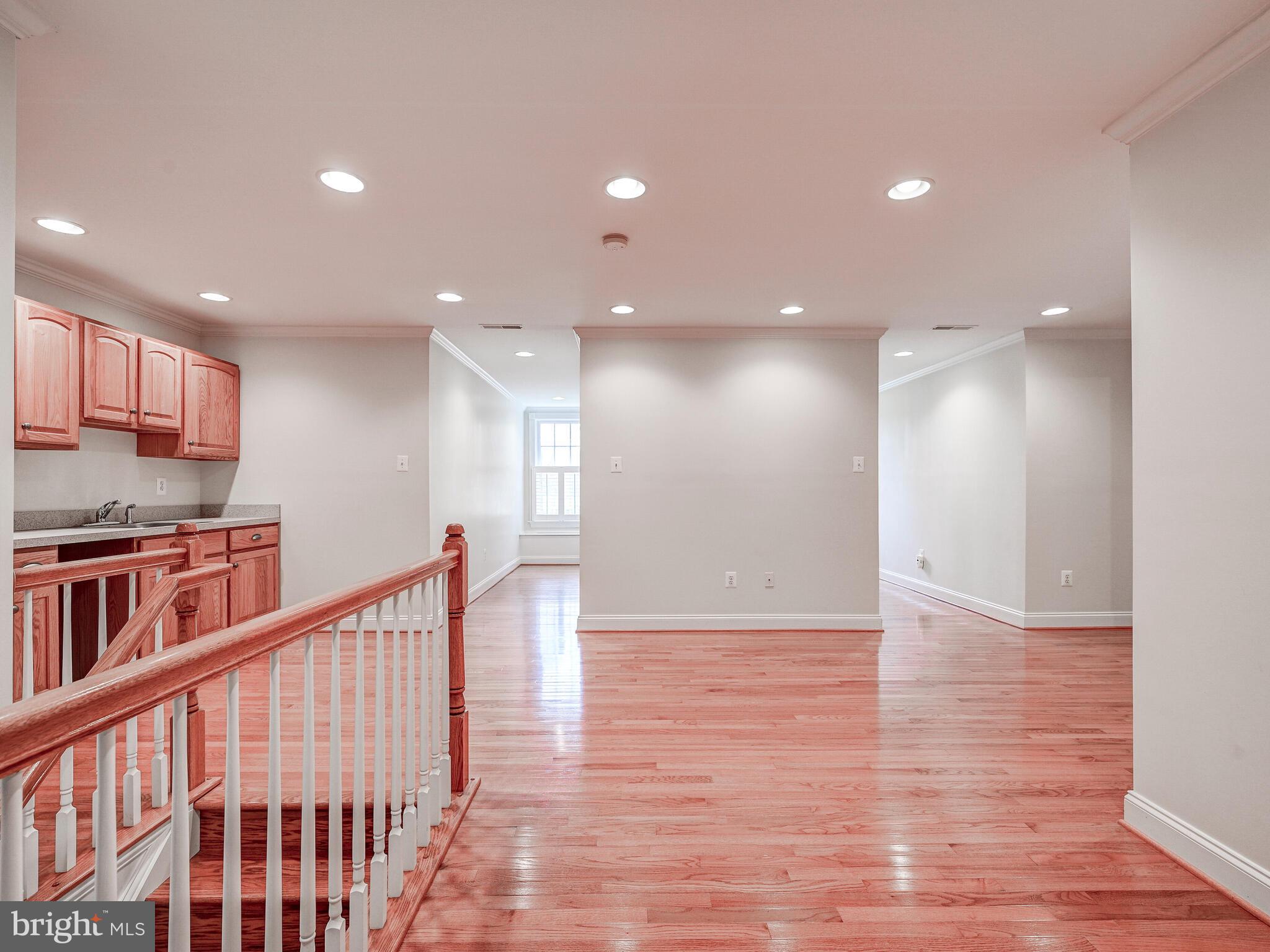 13005 Dover Road Reisterstown, MD 21136 - Photo 28 of 39 Upper level suite with service bar