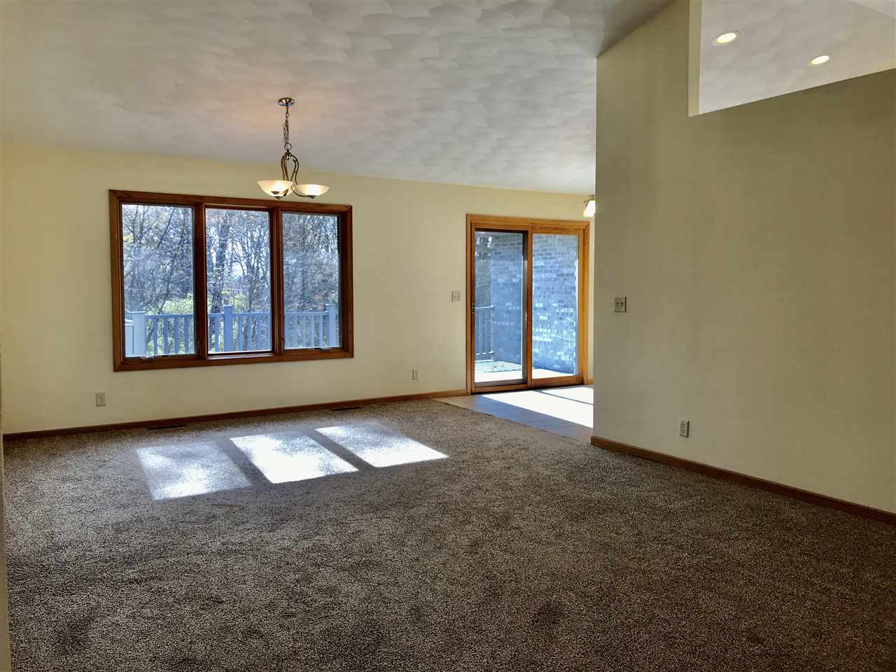 91 Rivers Edge Drive Cherry Valley, IL 61016 - Photo 3 of 21 Gallery Image 3