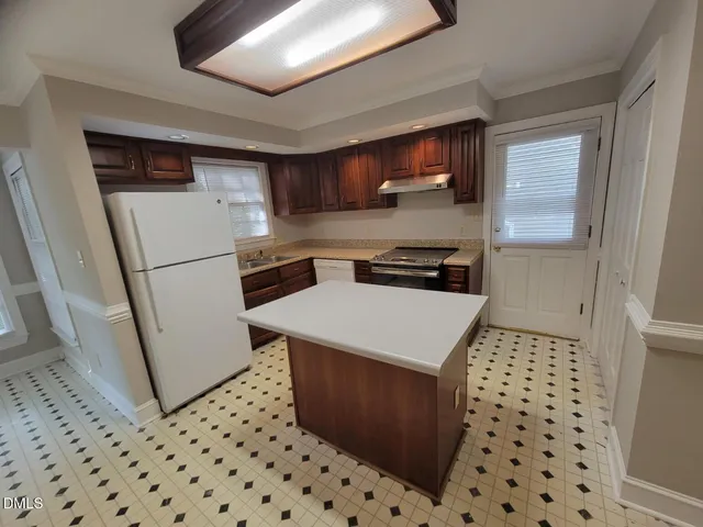 $2,050 | 105 Leeward Court, Cary, NC 27511