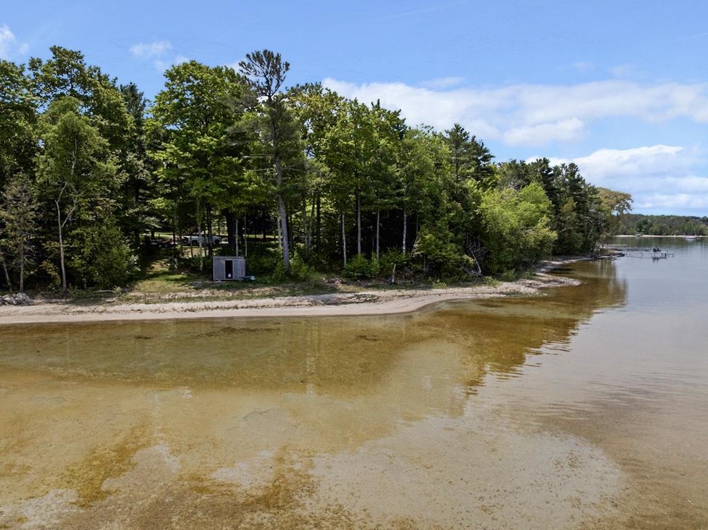 737 South Stony Point Road Suttons Bay, MI 49682 - Photo 7 of 38 1947248-d534cd20-f692-41af-b8d0-5dfb5dcef7ba.JPG