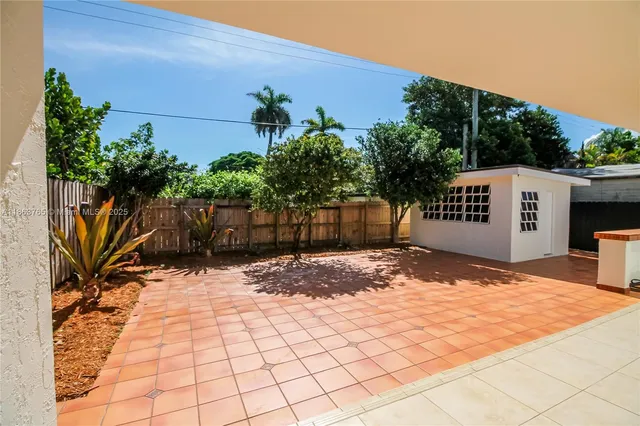 $898,500 | 7045 Southwest 83rd Place, Miami, FL 33143