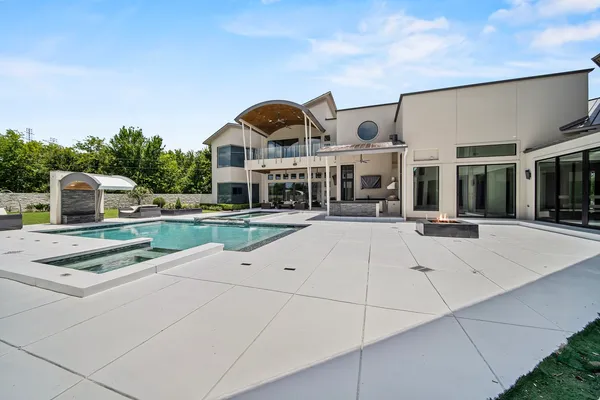 a view of multiple houses with a outdoor space