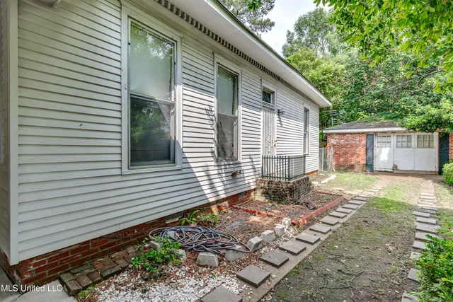 $215,000 | 1110 Jackson Avenue, Yazoo City, MS 39194